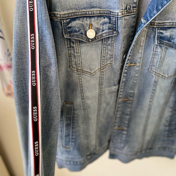 Mens GUESS denim jacket - Picture 4 of 5